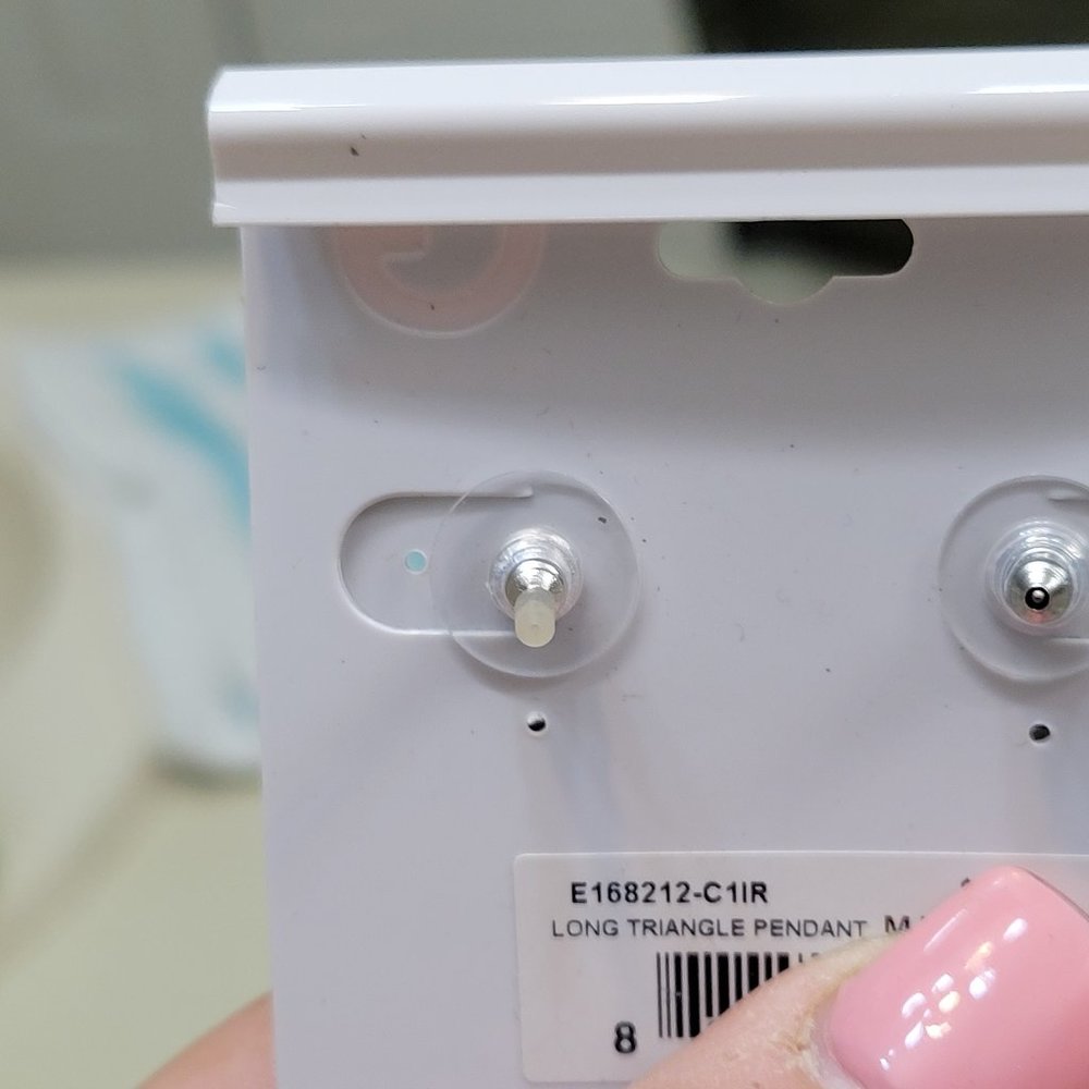 Guess Elegant Earrings.